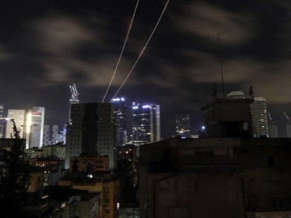 Iran cảnh báo Mỹ không 'nhúng tay' vào cuộc xung đột với Israel