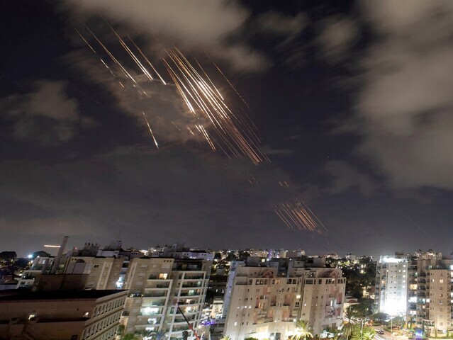 Chiến thuật tinh quái của tình báo Israel khiến tên lửa Iran "chưa bắn đã vỡ vụn": Không ai hiểu vì sao