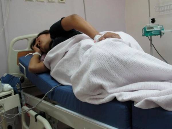 Chỉ vì 1 đĩa đồ ăn trong tủ lạnh, người phụ nữ bị suy gan cấp, phải 'thay máu' cứu mạng