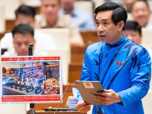 Đề xuất dùng trụ sở dôi dư làm nhà đỗ xe thông minh, trạm sạc, thư viện