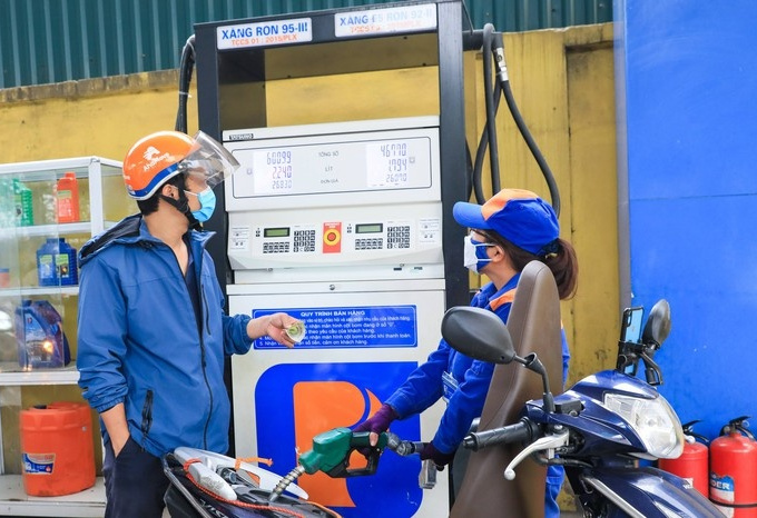 Giá xăng dầu vọt tăng rất mạnh