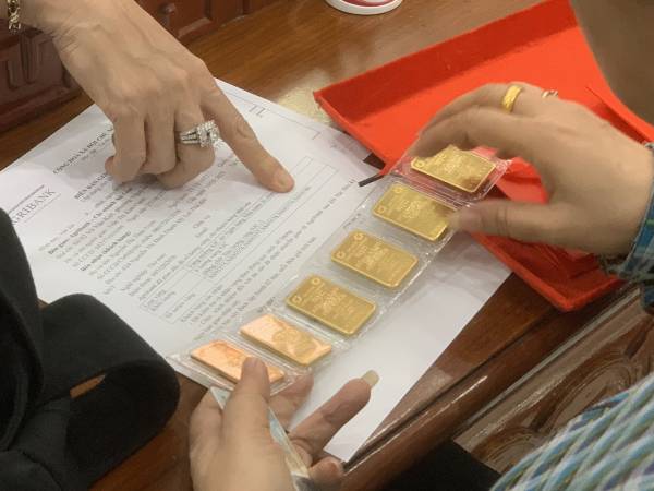 Vì sao có đề xuất ngân hàng thương mại không nên tham gia sản xuất vàng miếng?