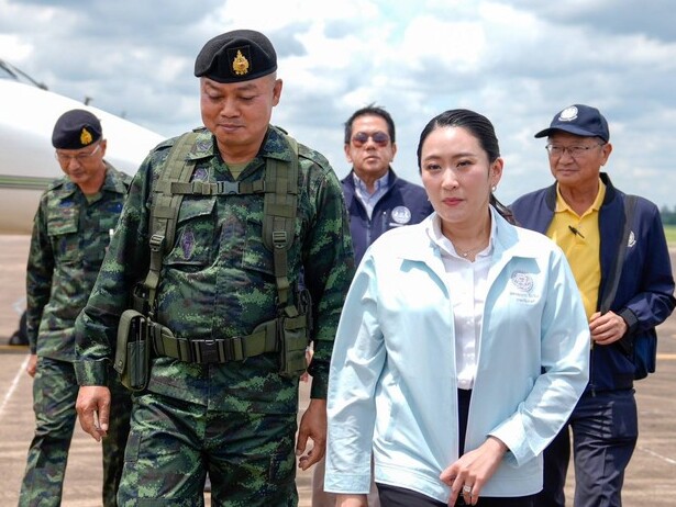 Thủ tướng Thái Lan đến căn cứ sát Campuchia, gặp tư lệnh quân khu 'được nhắc tên'