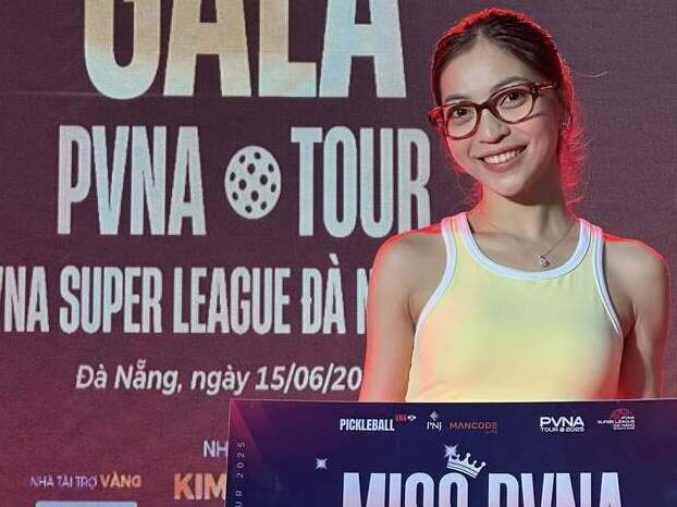 'Mối tình năm 17 tuổi' hot nhất làng bóng khoe visual trắng phát sáng, 2 lần vô địch pickleball trong 2 tháng