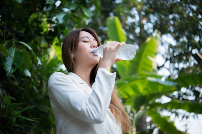 Không uống đủ nước khiến cơ thể mất nước, 8 căn bệnh này có thể sẽ 'âm thầm' tìm đến bạn