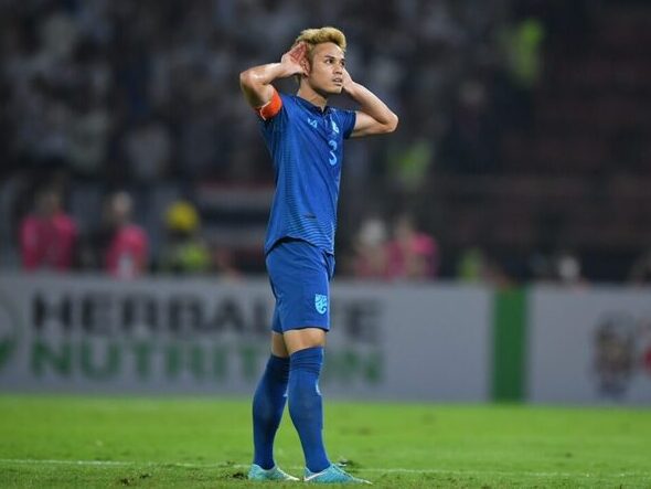 'Vua cùi chỏ' Theerathon Bunmathan bất ngờ buông lời coi nhẹ AFF Cup