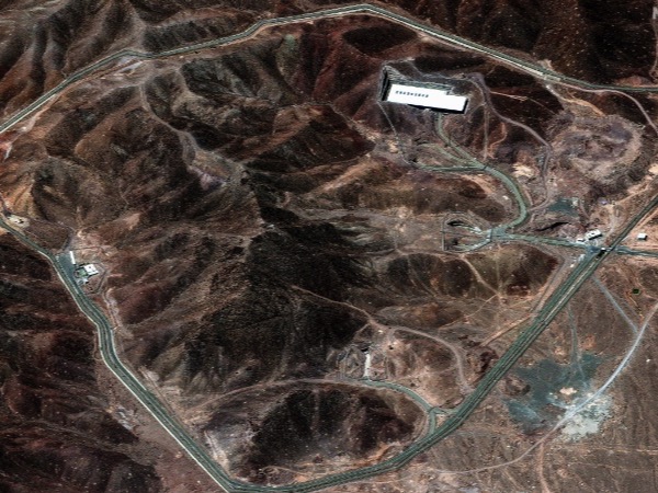Rủi ro khi Mỹ không kích cơ sở hạt nhân Iran: Nguy cơ phơi nhiễm uranium do hít phải bụi phóng xạ