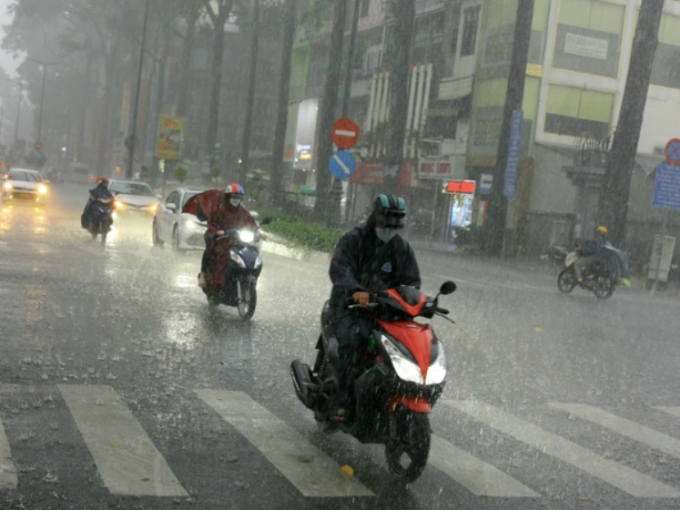 Dự báo thời tiết 22/6/2025: Điểm tên loạt tỉnh tiếp diễn mưa lớn tầm tã