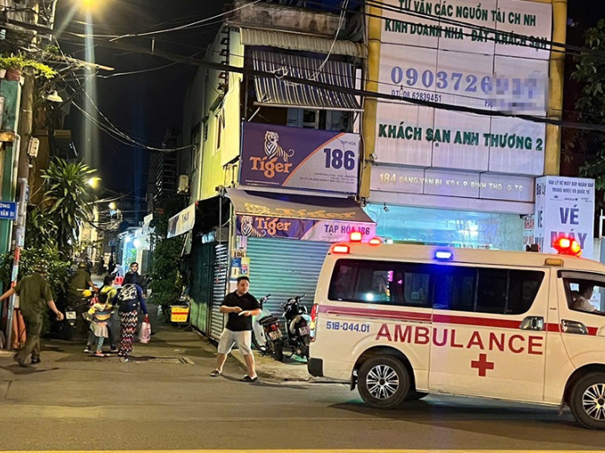 Làm rõ nguyên nhân vụ nam thanh niên loã thể, kêu cứu rồi gục chết ở TPHCM