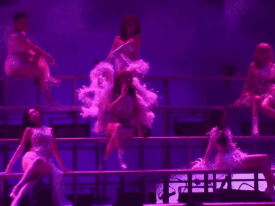 Các Chị Đẹp liên tục xin lỗi: Concert Day 2 bị hoãn vô thời hạn?