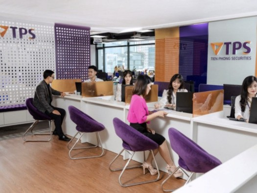 Vì sao cả ba lãnh đạo Công ty chứng khoán Tiên Phong xin từ nhiệm trong 1 ngày?