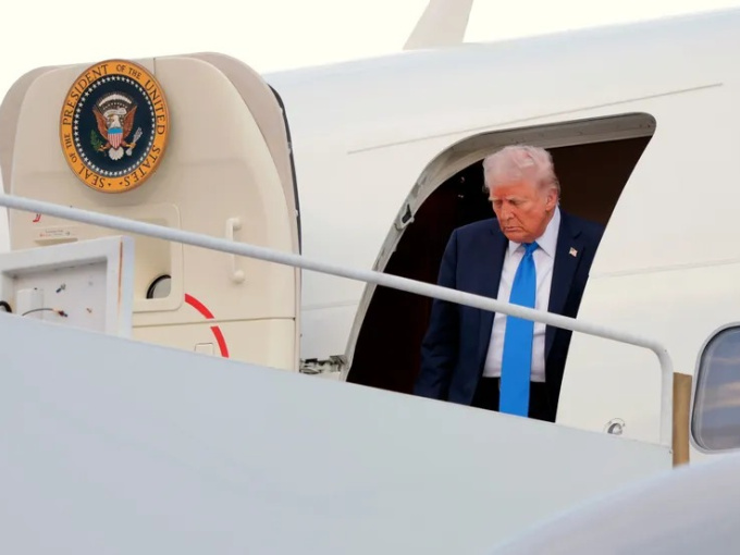 Sau một cuộc gọi, ông Trump hạ lệnh ném bom Iran ngay trên trực thăng