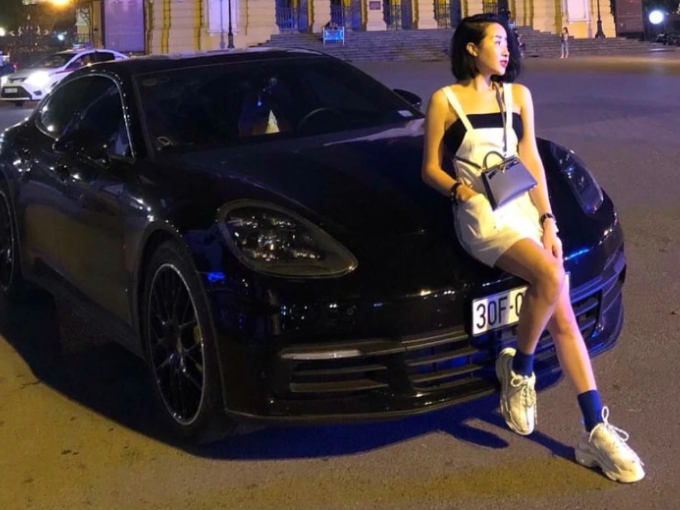 'Hot mom' Cún Bông từng khoe dàn xe đắt tiền trước khi bị bắt: Có cả Ferrari, Porsche, trị giá ước tính hàng chục tỷ đồng