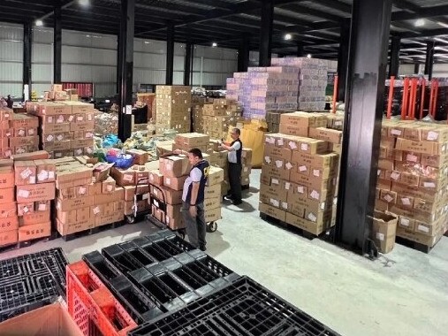 Đột kích 6 kho hàng lớn, triệt phá đường dây bán hàng giả quy mô 37.000 tỷ đồng, tịch thu gần 477.000 sản phẩm gồm mỹ phẩm, dầu gội, thực phẩm chức năng