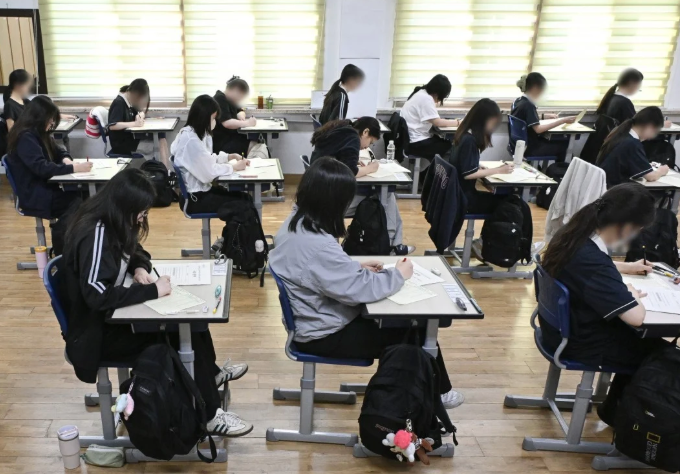 Bi kịch của 3 nữ sinh phơi bày mặt trái của cuộc đua vào đại học