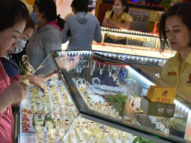 Giá vàng hôm nay, 25-6: Sụt giảm rất mạnh