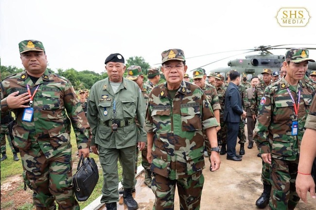 Ông Hun Sen đến biên giới với Thái Lan