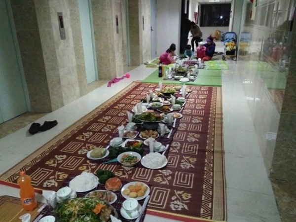Ám ảnh liên hoan chung cư: Mất cả triệu bạc chỉ để ngồi cười trừ nhìn người khác thưởng thức 'đặc sản kinh dị'