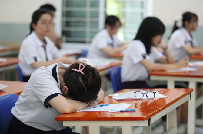10 thí sinh bị đình chỉ trong kỳ thi tốt nghiệp THPT do mang điện thoại và tài liệu