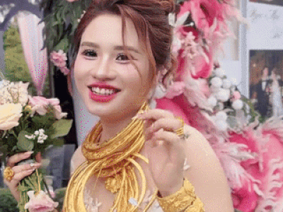 Cô dâu Tiền Giang đeo vàng kín cổ trong ngày cưới, màn trao quà kéo dài 30 phút