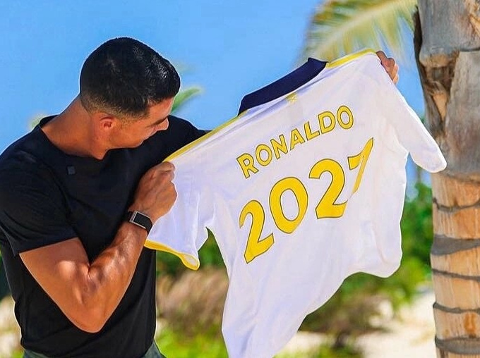 Choáng với số tiền mà Al Nassr phải trả cho tài xế, đầu bếp của Ronaldo