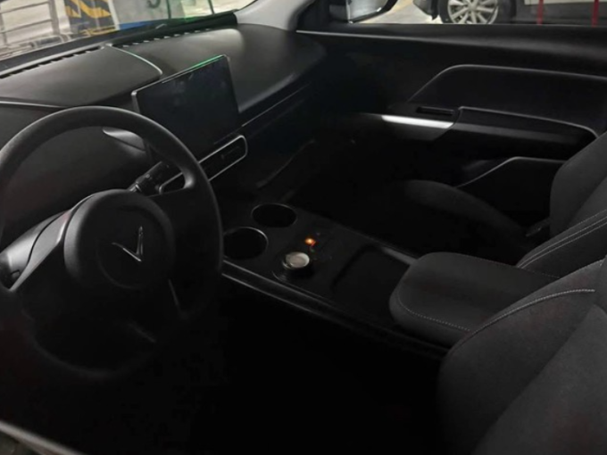 Lộ thêm ảnh thật nội thất VinFast Limo Green, một thứ 'lấy' từ xe tiền tỉ?