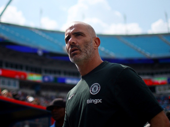 HLV Chelsea 'nổi đóa': Trận đấu hóa 'trò đùa' vì thời tiết