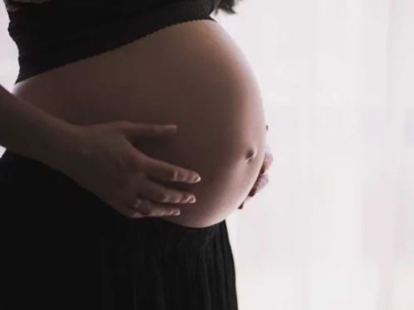 Sinh con tại bệnh viện, sản phụ bị y tá bôi nhầm axit lên bụng