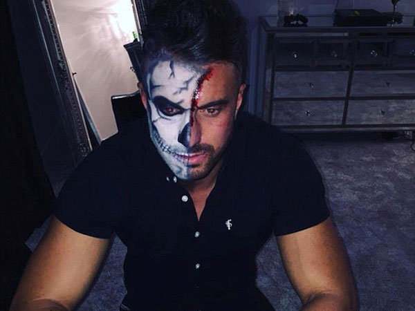 Cho người lạ vào nhà ngủ mà cứ tưởng con trai đi chơi Halloween về