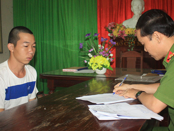 Đi sai làn đường nam thanh niên tông cảnh sát giao thông rồi bỏ chạy
