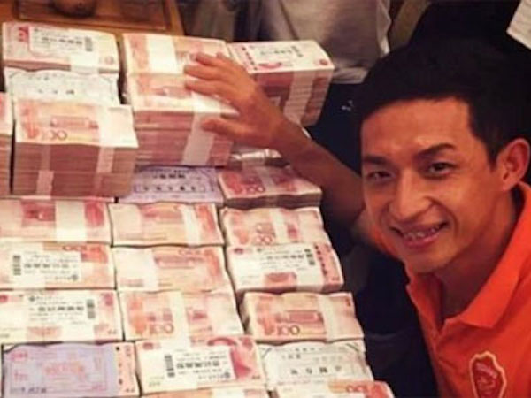 Đội bóng Trung Quốc thưởng lên hạng 4 triệu đôla cho mỗi cầu thủ