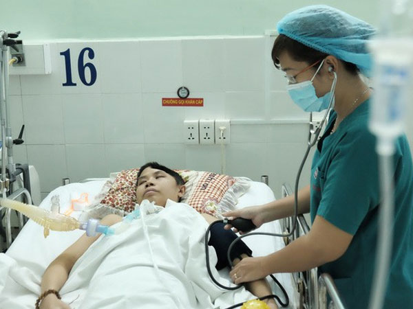 'Giữ cây hay giữ trái' – Đôi vợ chồng sắp đón con gái đầu lòng thì tai họa bất ngờ ập đến