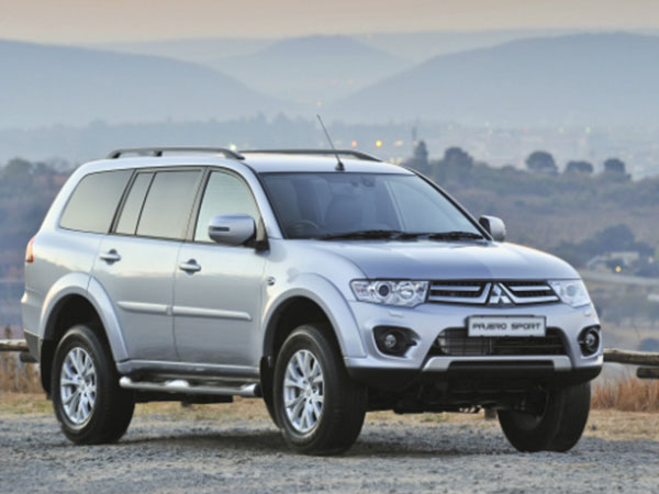 Mitsubishi Việt Nam triệu hồi Pajero sửa lỗi túi khí