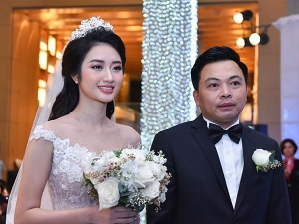 Tiết lộ hậu trường: Từ chuyện thí sinh bị "phỏng vấn thân mật" đến nhà tổ chức cưới luôn hoa hậu