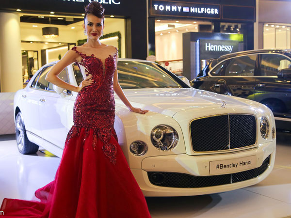 Bentley trưng bày dàn xe triệu đô ở Sài Gòn