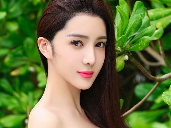 Sao nữ Trung Quốc chết lõa thể ở bụi cây: Trượt chân vì say rượu