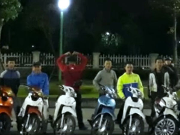 Video: Cảnh sát hình sự chặn bắt hàng chục 'quái xế' trong đêm