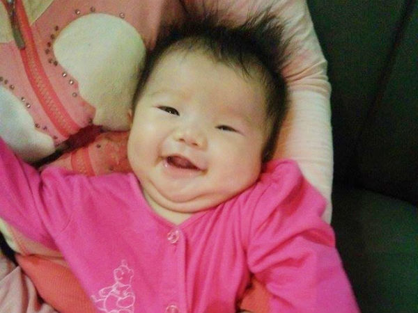 Bé gái 3 tháng tuổi nghi bị mẹ bỏ rơi giữa đêm tối kèm theo cuốn sổ chích ngừa bệnh