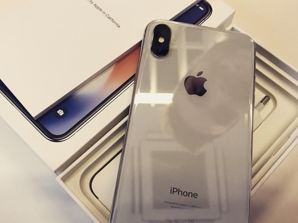 Giá iPhone X ở Singapore tăng vọt trước ngày mở bán