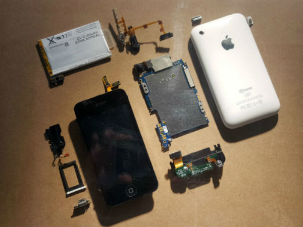 Triển lãm 'xác' iPhone lần đầu tiên ở Hà Nội