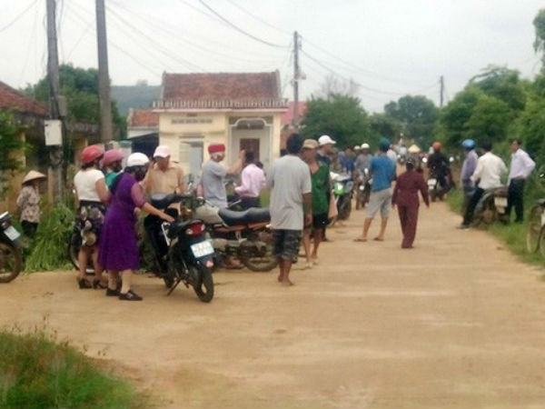 Trưởng thôn ngại xin lỗi vì lỡ chặn xe cưới đòi nợ