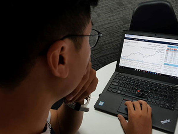 Bitcoin lao dốc, nhà đầu tư nhỏ lỗ nặng, 'cá mập' vẫn báo lãi