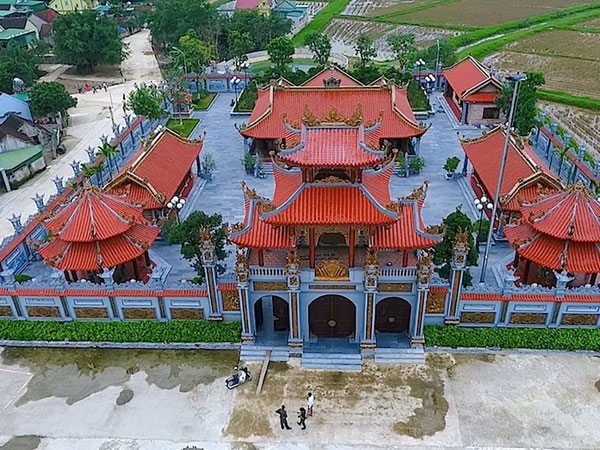 Cận cảnh khu nhà thờ họ 100 tỷ với nhiều vật dụng dát vàng ở Nghệ An