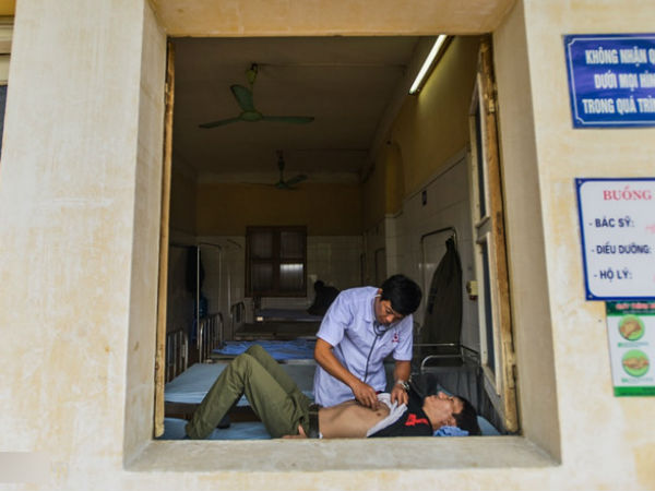 Cầu cứu bác sĩ sau khi 'đối tác' thú nhận mắc HIV
