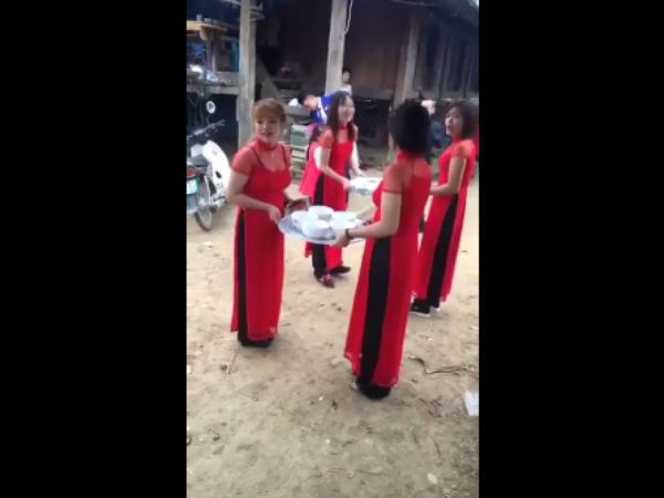 Nhà gái thách cưới nhà trai mỗi người phải uống hết một bát rượu to như bát phở