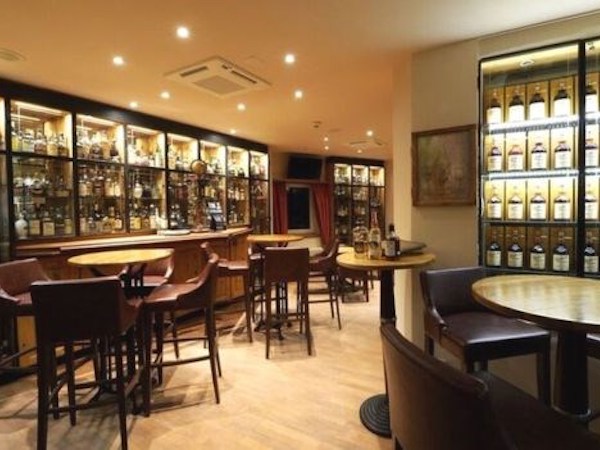 Chai rượu whisky có giá đắt nhất thế giới lại là... hàng 'rởm'