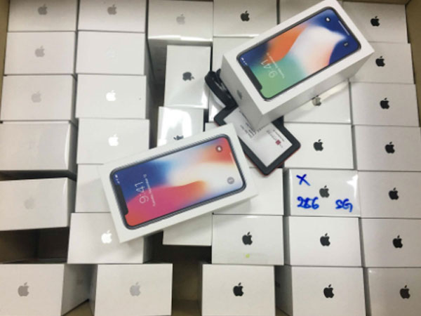 Giá iPhone X 'nhảy múa' trong ngày đầu ở Việt Nam