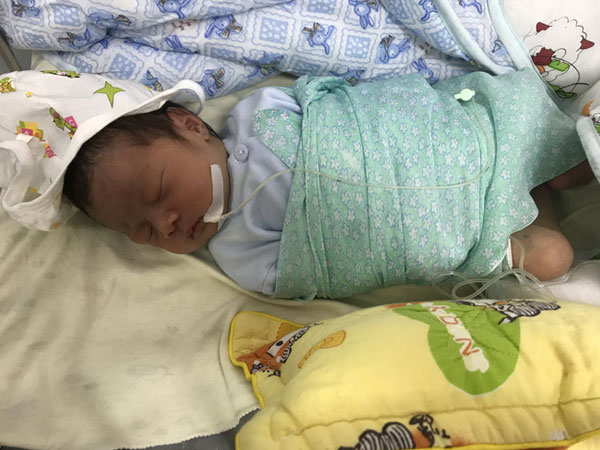 Hà Nội: Sinh con chưa được 10 giờ đồng hồ, mẹ bế con sang giường bên gửi rồi bỏ đi