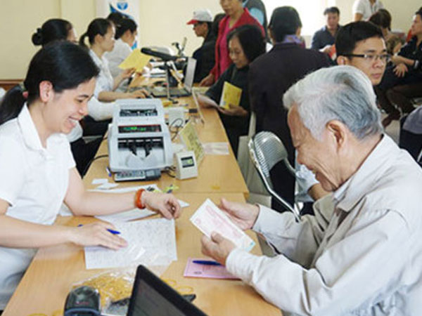 Hàng nghìn người phải hưởng mức lương hưu dưới 1,3 triệu đồng/tháng
