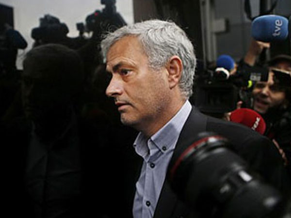 Mourinho đồng ý đóng phạt 3,3 triệu euro tiền trốn thuế